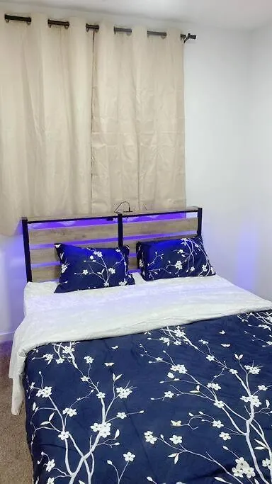 아파트 2Bedrooms, 1Bath, Two Beds, New Basement In Mahogany YYC 캐나다