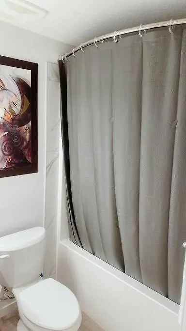 아파트 2Bedrooms, 1Bath, Two Beds, New Basement In Mahogany YYC