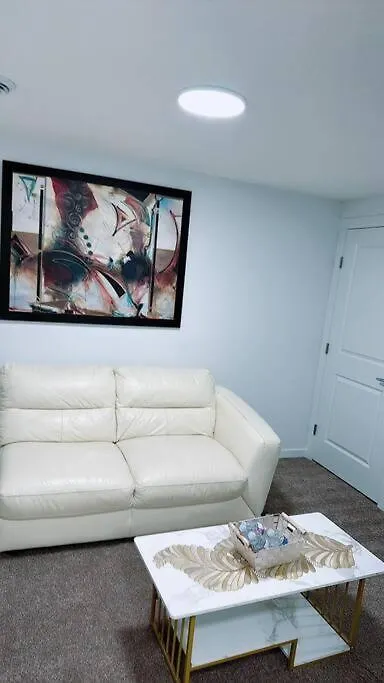 2Bedrooms, 1Bath, Two Beds, New Basement In Mahogany YYC 아파트